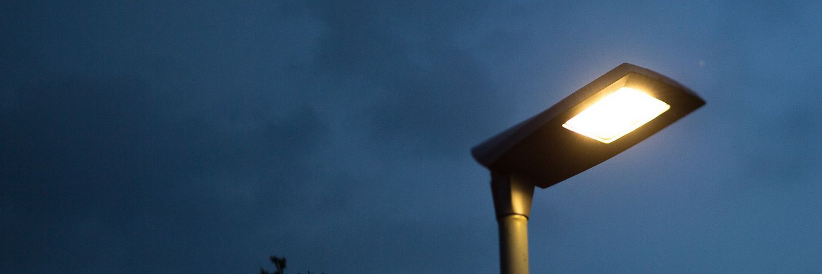 Wir rüsten gemeinsam mit der Gemeinde Hünxe die Straßenbeleuchtung auf energiesparende LED-Technik um.